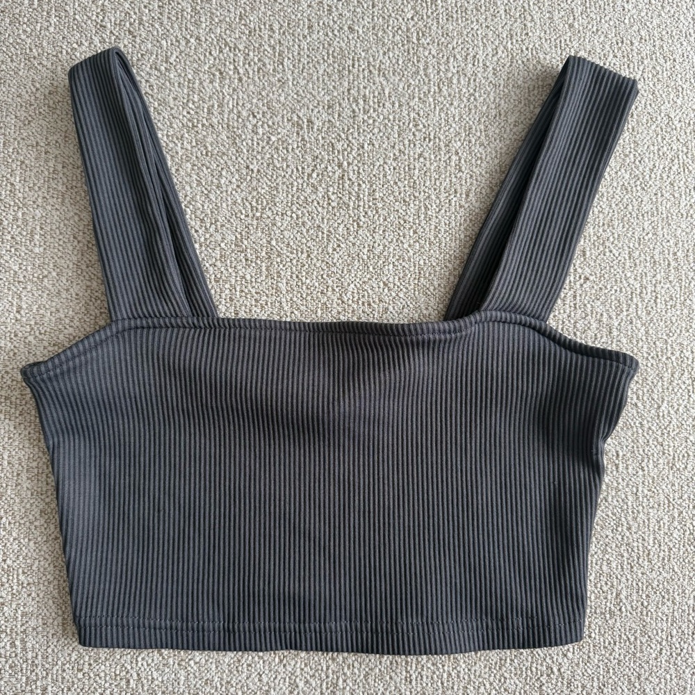 H&M Gray Ribbed Crop Top